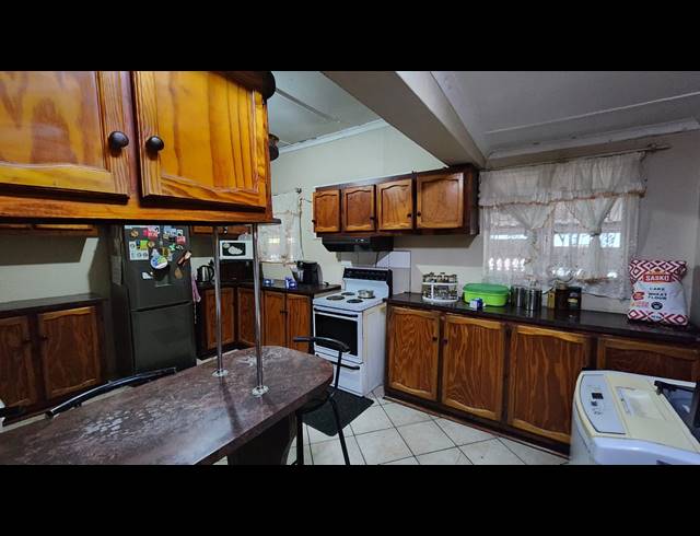 5 BEDROOM FREESTANDING FOR SALE IN ALLANDALE